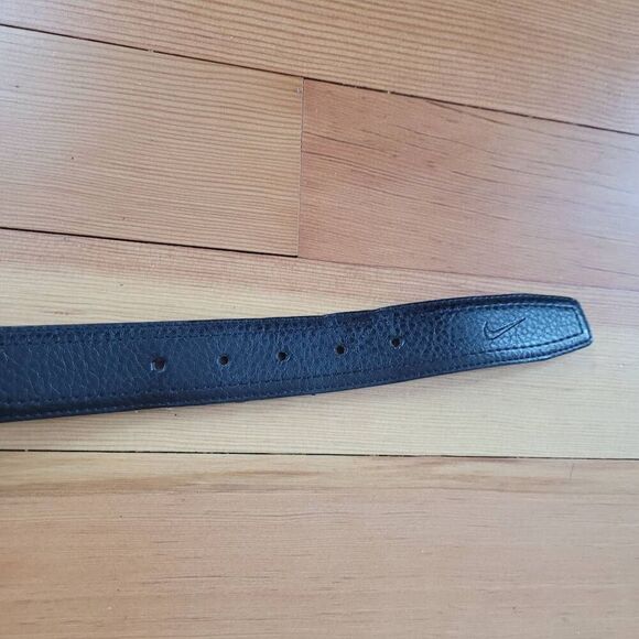 Nike black pebbled leather belt silver buckle preppy‎ everyday neutral - Picture 7 of 10